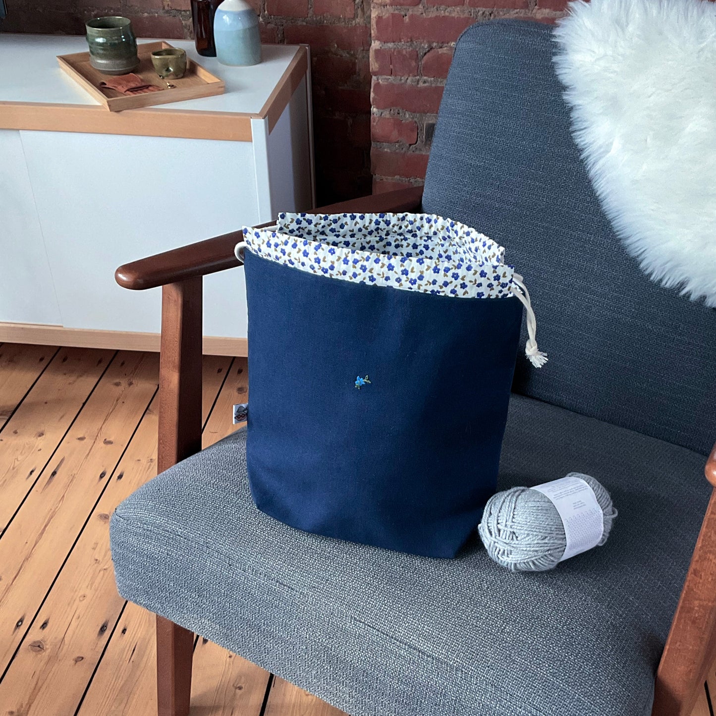 Geborduurde project bag - blauwe bloem - medium